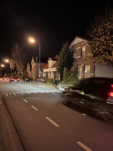 Vlijtseweg in het donker